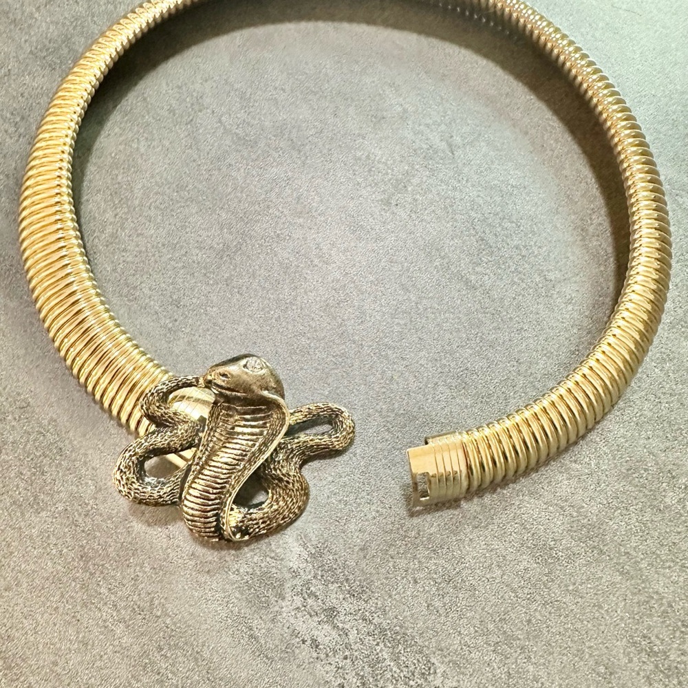 Vintage Omega Gold Tone Cobra Snake Pendant Collar Statement Necklace - Picture 4 of 7